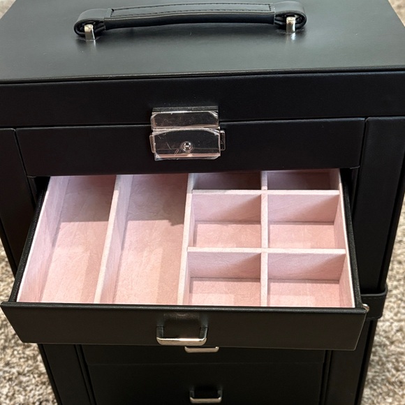 Gorgeous Black Jewelry Organizer Box locking w/ anti-tarnish lining - Picture 6 of 12